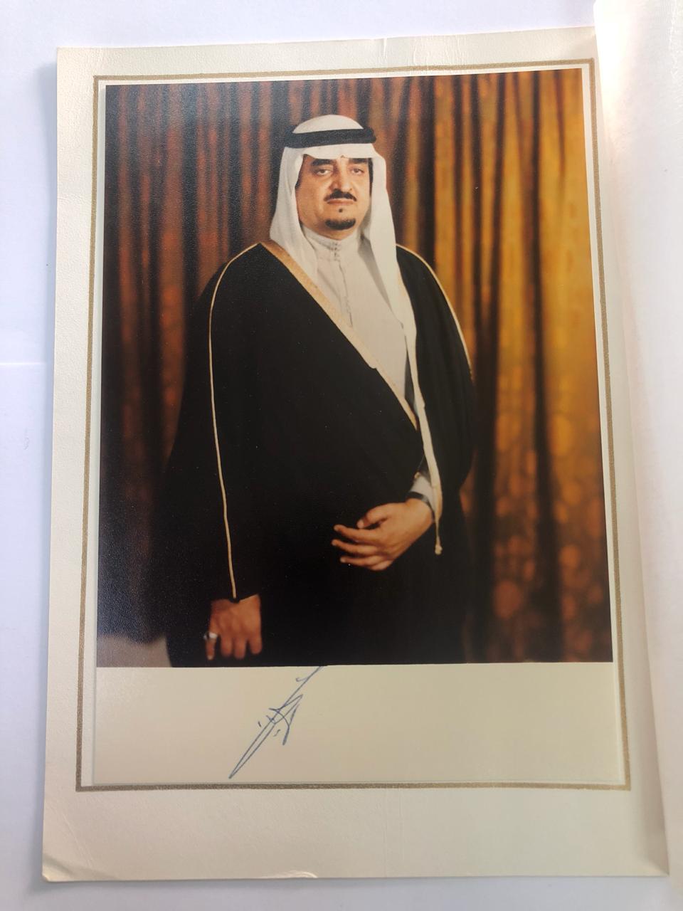 Saudi Arabia King Fahd Fahad Autogr Hand Signed Royal Photograph Official Sealed صورة الملك فهد موقعة مع مغلف الديوان الملكي السعودي