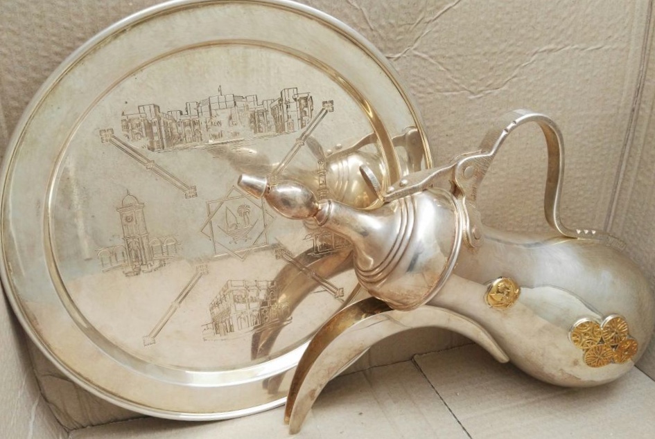 Vintage Qatar Doha Silver Coffee Pot & Tray Dallah Engraved Emir Khalifa 1832 grams 