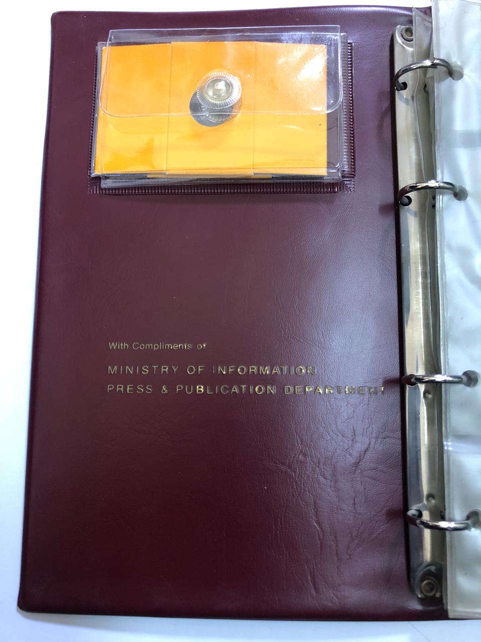   Qatar Heritage Album of Slide Photos Views of Qatar History by Ministry of Informations Emir Khalifa (Ultra Rare)  قطر صور تراثية عن تاريخ قطر عرض على زجاج مع جهاز المكبر للعرض زمن الامير خليفة و وولي العهد الامير حمد بن خليفة 