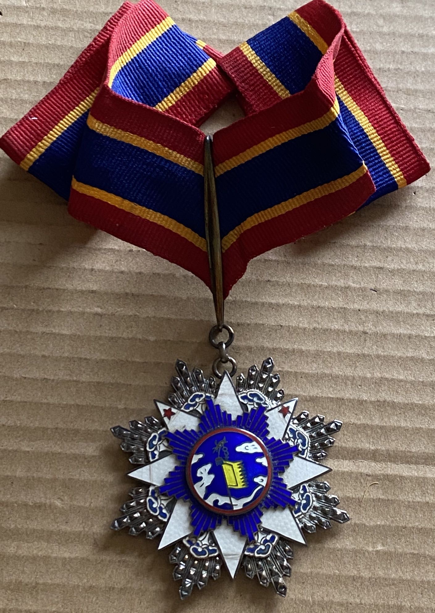1935 China Order of the Resplendent Banner and Cloud Badge Medal