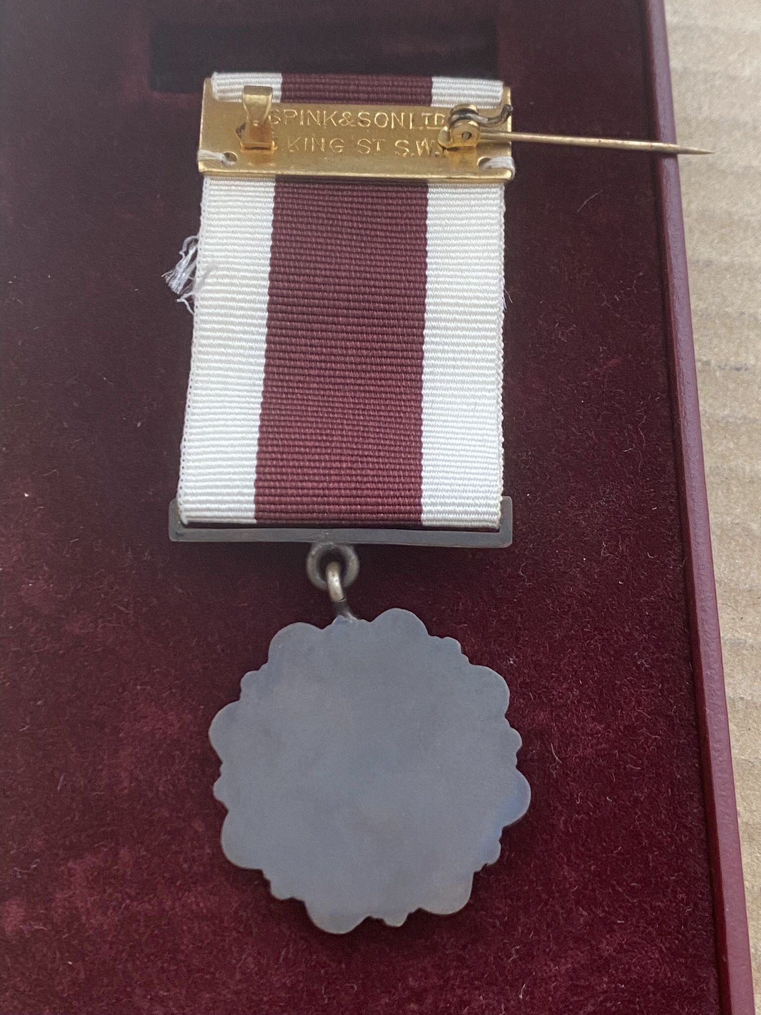 Qatar Order of 22 February 1972 Emir Khalifa Inauguration Medal Badge Nichan