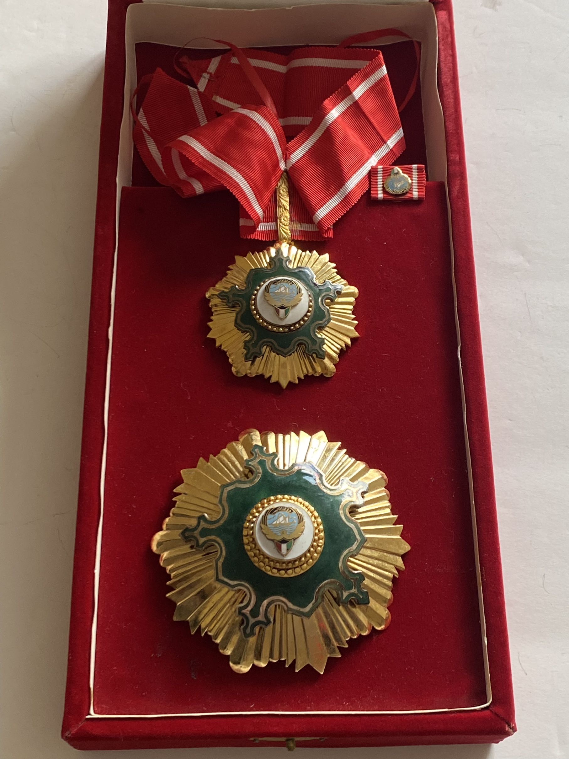 1974 Kuwait Order of Al Kuwait 1st Class Complete Set Order Badge Nichan وسام الكويت درجة اولى ذو الرصيعة