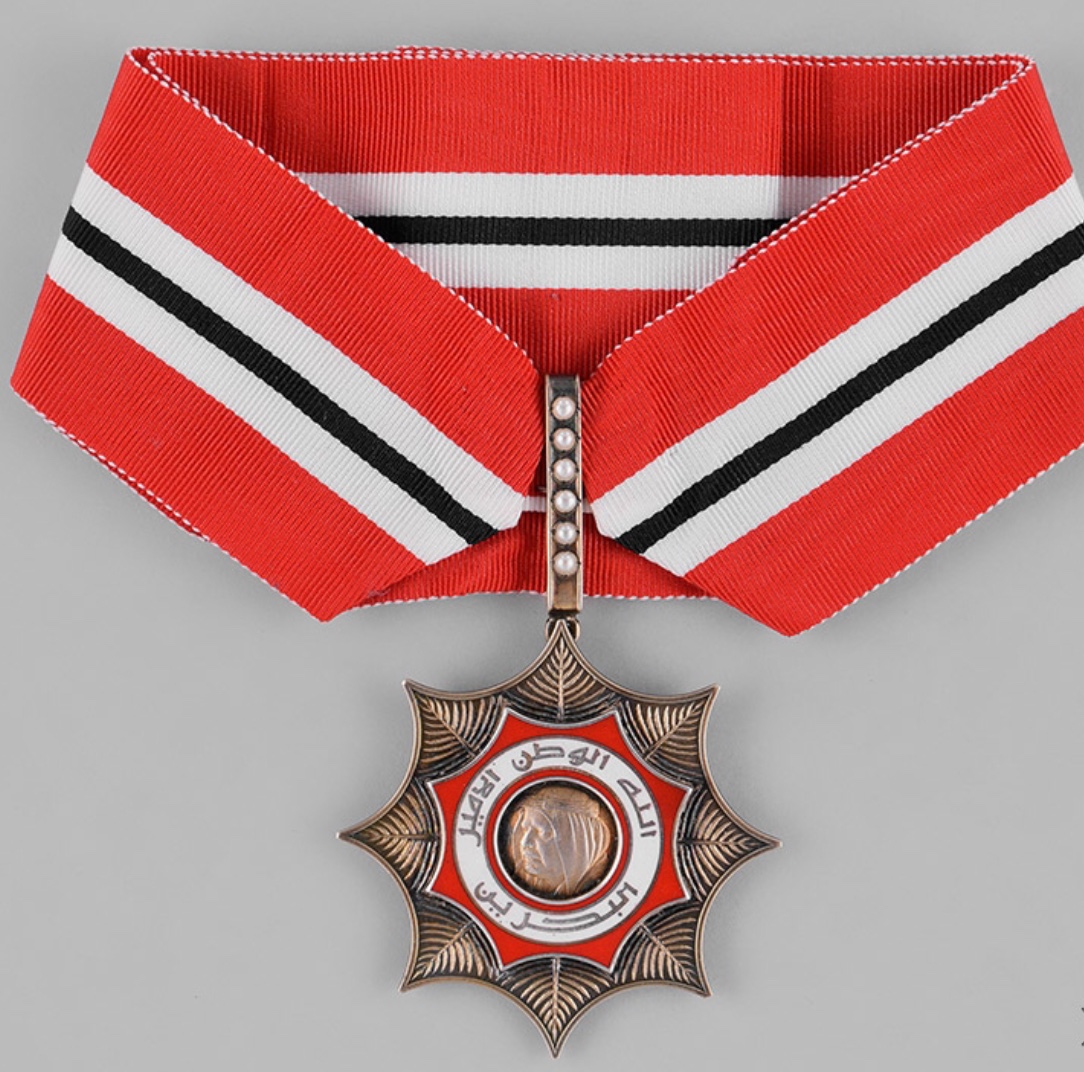 ORDER OF BAHRAIN NECK BADGE MEDAL NICHAN WISSAM 6 PEARLS SHEIKH ISSA Al KHALIFA